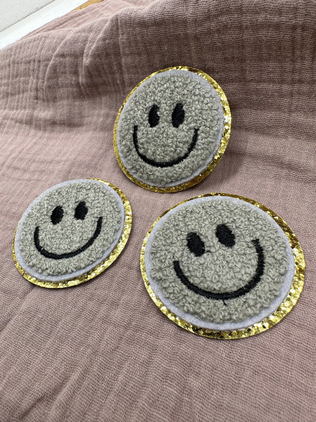 Chenille Patch Smiley grau