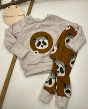 Laden Sie das Bild in den Galerie-Viewer, Set Sweatshirt Gr. 86/92 und Mini Jogger 12-18 Monate
